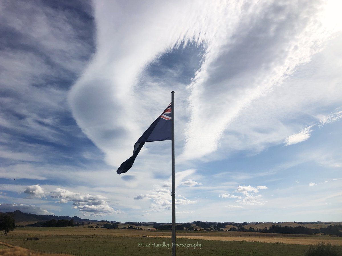 Bit of a arch going on in #dannevirke ... change coming up <a href="/weatherwatch/">Weather Watch</a> ?