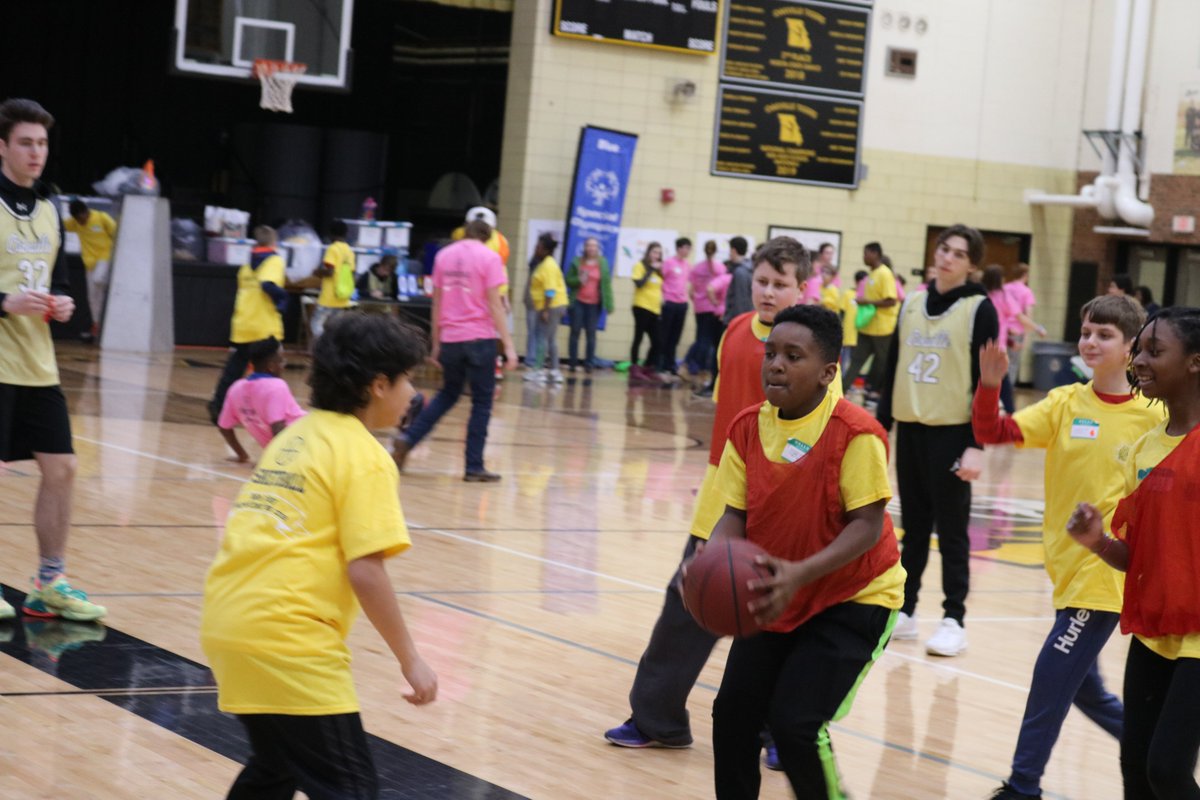 MehlvilleSD's tweet photo. .@OHS_Tigers basketball players got to work with some awesome athletes today when they hosted Special Olympics Basketball! #msdr9 https://t.co/2Ts71K7Hr1