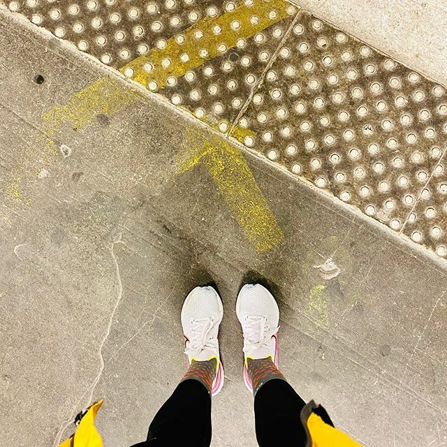 grainedesportiv's tweet photo. Pourquoi je fais ça ? Pourquoi je vais courir le matin, à midi ou le soir au lieu de dormir plus, manger des frites, traîner sur Netflix ? 📺 Pourquoi je cours sous la pluie, dans la tempête ou la canicule ? 🌪 Pourquoi je fais des tours de piste comme… https://t.co/f4yHnJZarn https://t.co/JtwVgDaXrN
