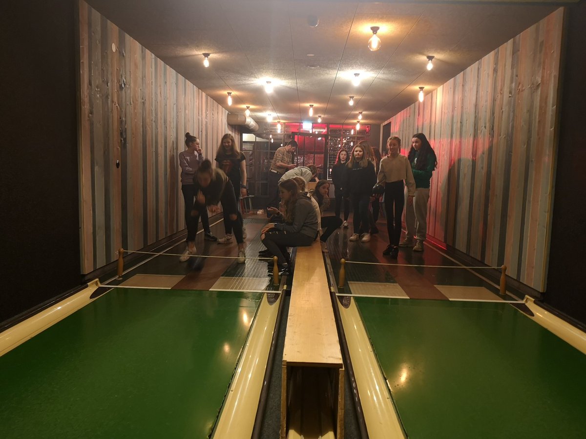 ▶️  Ski  ➡️  shopping in Zell am See  ➡️  Pizza Night ➡️  Bowling  🔚