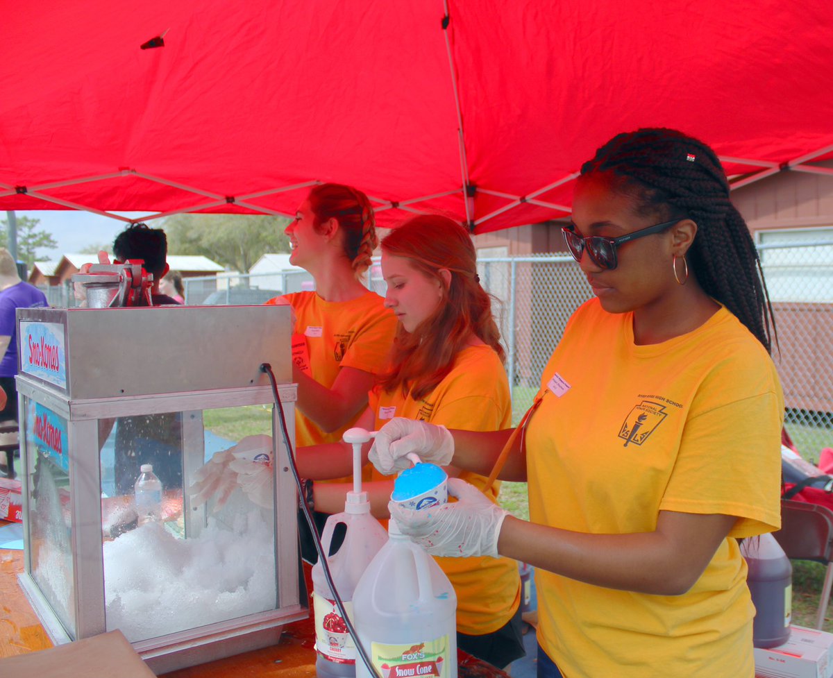 RRHSKnightsNHS's tweet photo. NHS served snow cones 🍧 today at the Special Olympics. Thank you to those who volunteered! https://t.co/Vvr6MBQtQW