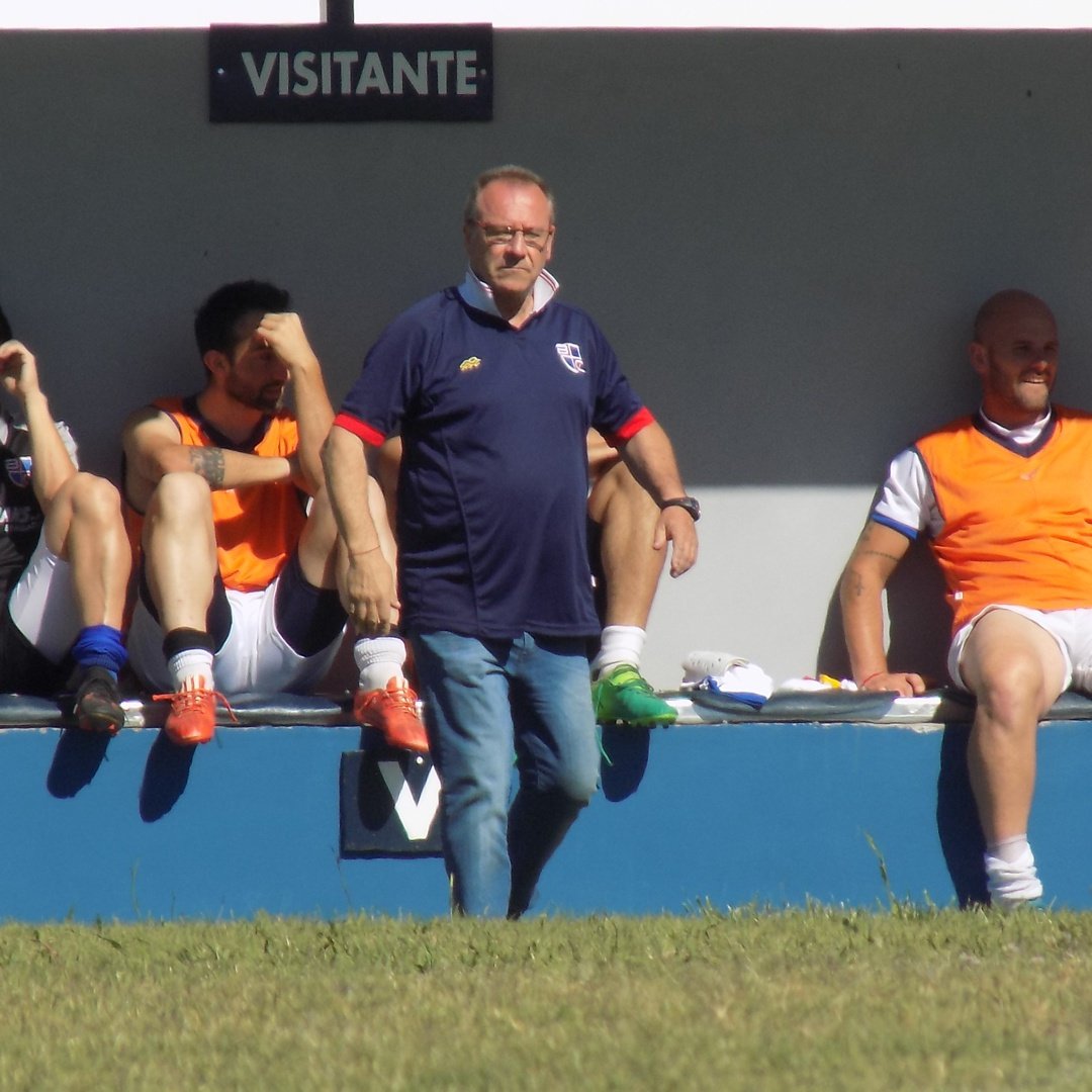 BragadoClubOK's tweet photo. 🇳🇱 Simplemente gracias!!!
Guillermo Pérez ya no es el técnico del Trico, pero su huella quedará grabada por siempre!!!
🏆8 temporadas, más de 10 campeonatos en Primera incluido el Argentino C, el Penta 2015-2019, la Copa Guillermo Laborde y la Supercopa 2018 ⚽♥️💙 Gracias!!!! https://t.co/tgGF0tCfs4