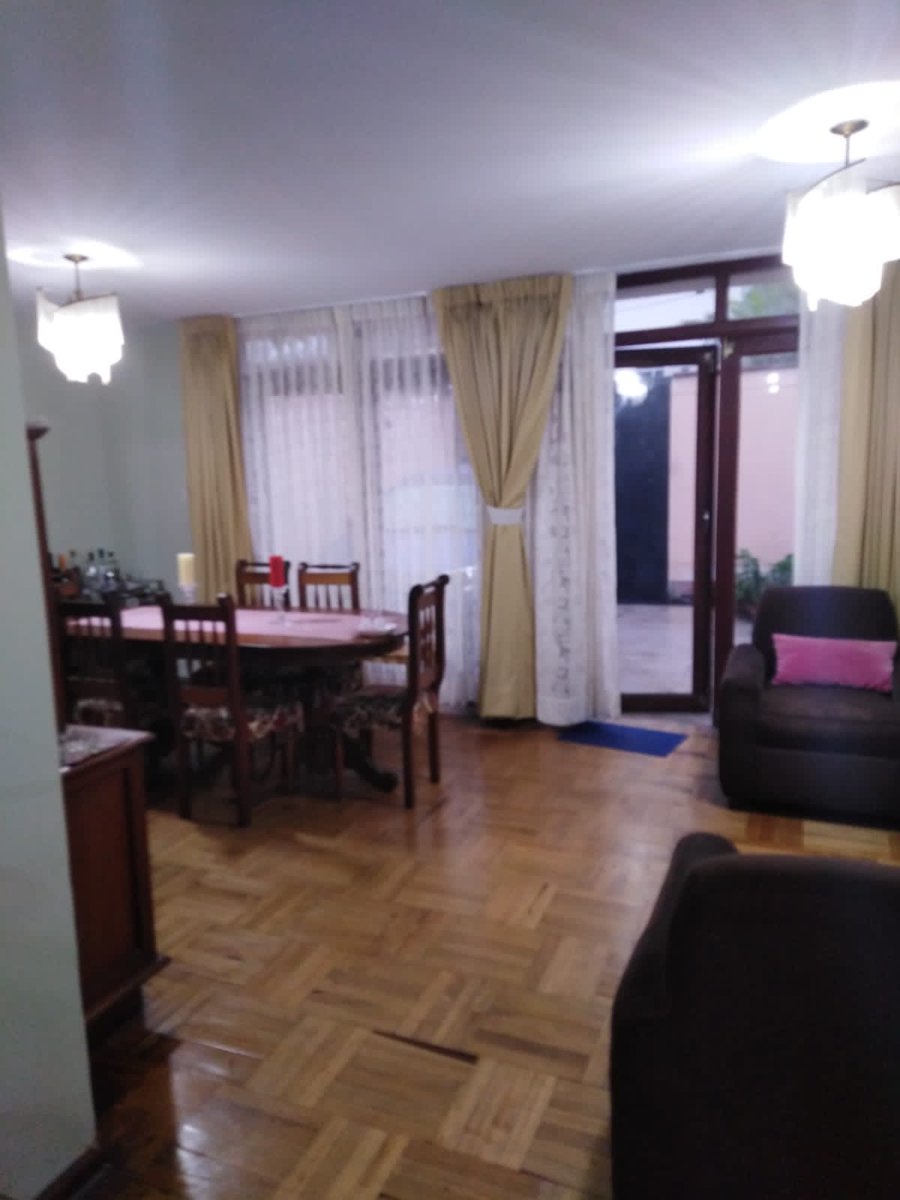 FastInmueble's tweet image. Vendo chalet 174m2
La Calera, detras de Neoplásicas. En esquina. primer piso:  
-Sala
-Comedor,
-cochera
-patio
-lavandería
-estudio 
-habitación c/baño puerta a la calle 
-Segundo piso: 4 habitaciones y un baño.
PRECIO 323000USD Negociables.
#Paologuerrero #vivas tiktok Mosquera