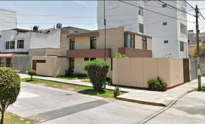 FastInmueble's tweet image. Vendo chalet 174m2
La Calera, detras de Neoplásicas. En esquina. primer piso:  
-Sala
-Comedor,
-cochera
-patio
-lavandería
-estudio 
-habitación c/baño puerta a la calle 
-Segundo piso: 4 habitaciones y un baño.
PRECIO 323000USD Negociables.
#Paologuerrero #vivas tiktok Mosquera