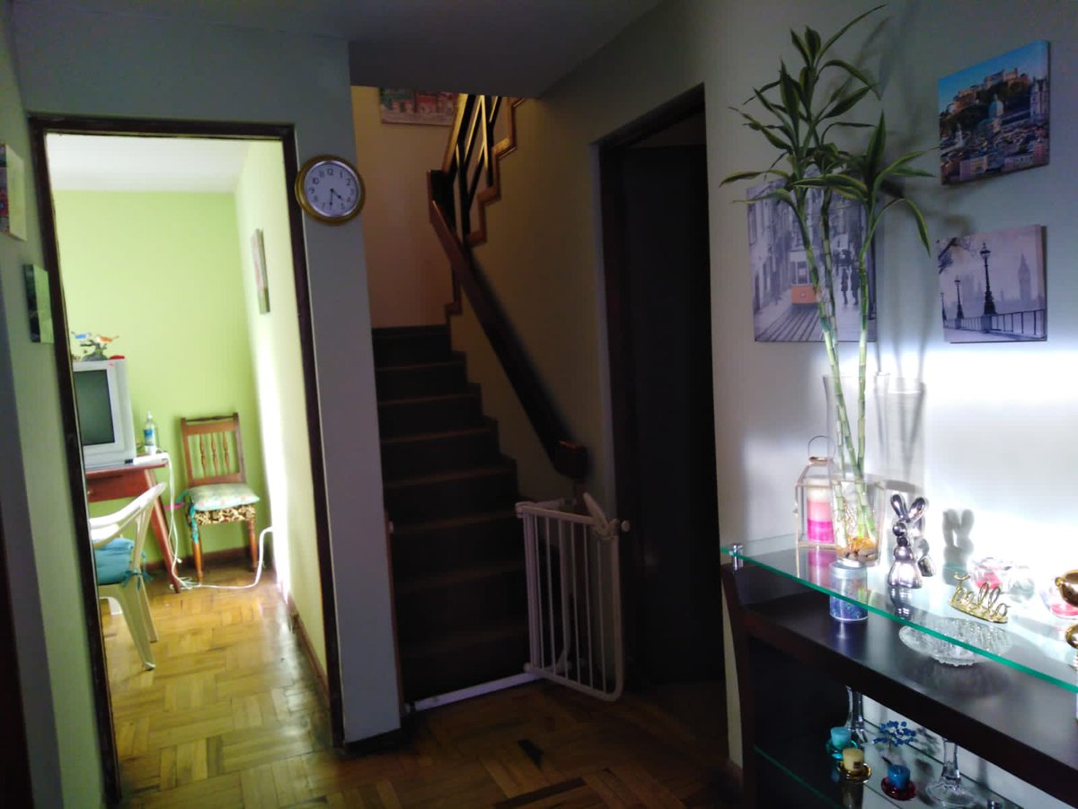 FastInmueble's tweet image. Vendo chalet 174m2
La Calera, detras de Neoplásicas. En esquina. primer piso:  
-Sala
-Comedor,
-cochera
-patio
-lavandería
-estudio 
-habitación c/baño puerta a la calle 
-Segundo piso: 4 habitaciones y un baño.
PRECIO 323000USD Negociables.
#Paologuerrero #vivas tiktok Mosquera