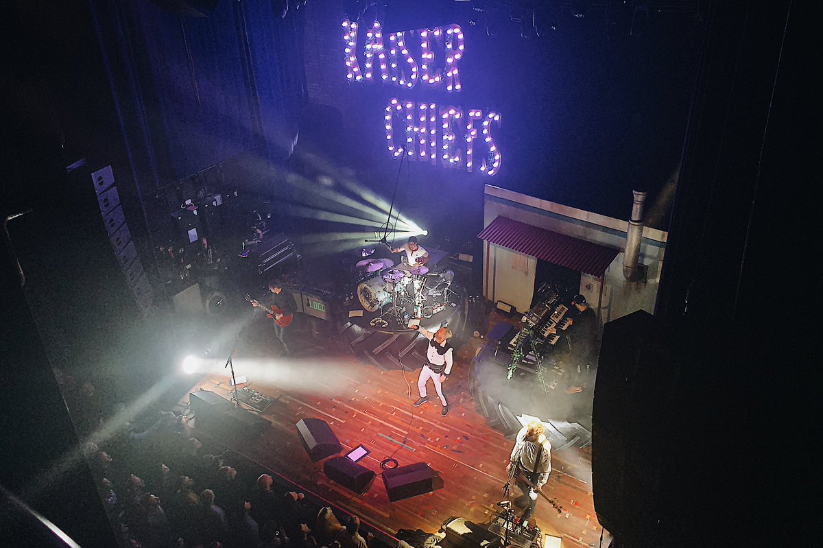 KaiserChiefs's tweet photo. We Maast say, you’re in good voice @muziekgieterij! 🗣 #duckontour https://t.co/LTetHwkzCF