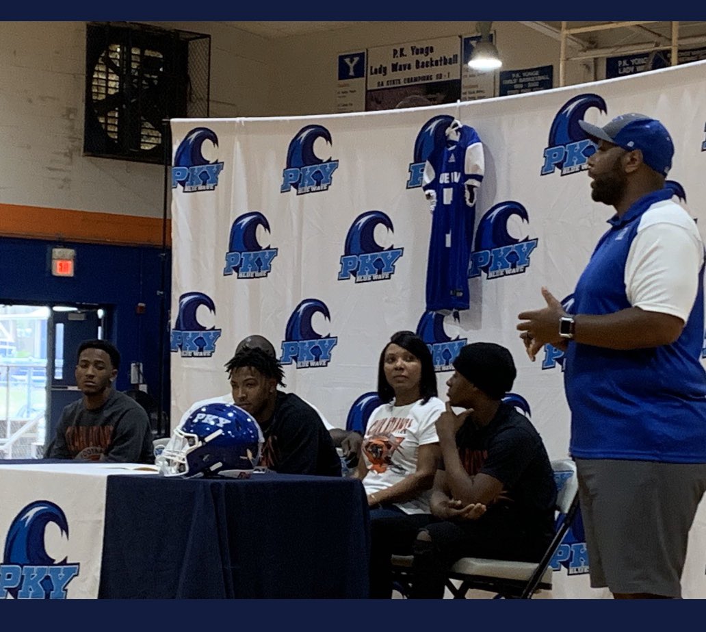 JacariByrd_'s tweet photo. Officially Official ✍🏽 @CAU_Football @NoblesCoach @Tim_Bowens https://t.co/Y3Hy1jbxH8