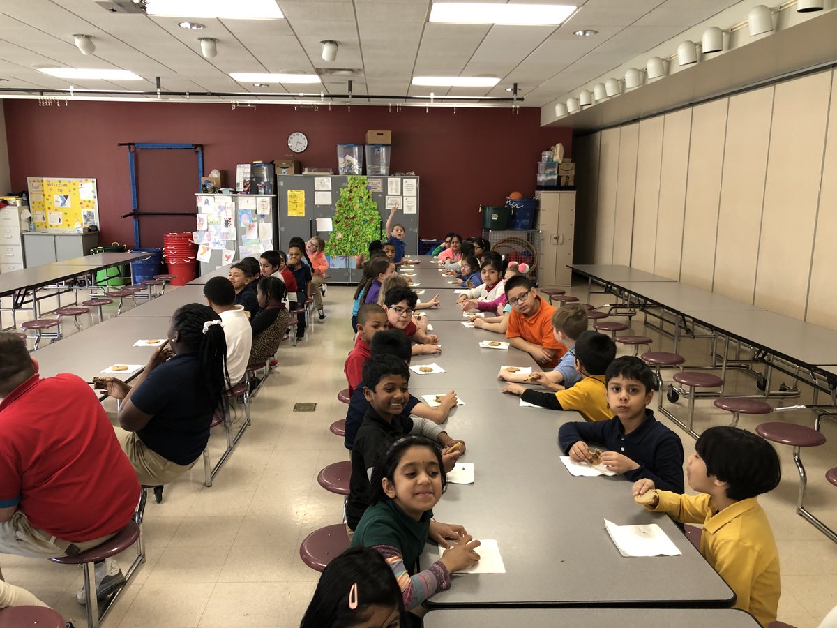 Douglasmac_Elem's tweet photo. Congratulations to bus 1350 for being THE BUS OF THE MONTH @Douglasmac_Elem!  A big thank you to Bubba's 33 for providing cookies to our students. 
#busofthemonth     #Generals https://t.co/vz2N587OZL