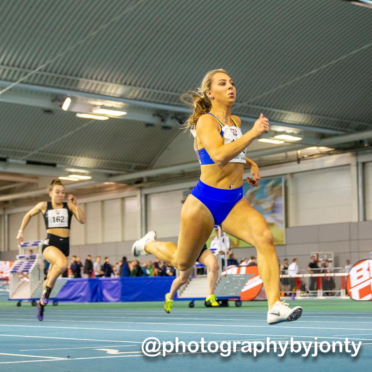 hoadyho's tweet photo. Lucy running last weekend at the BUCs National Indoors at Sheffield!! #sprinting #focussed #technique #mindset #goals #stillfunthough https://t.co/WIMG5RNXeW