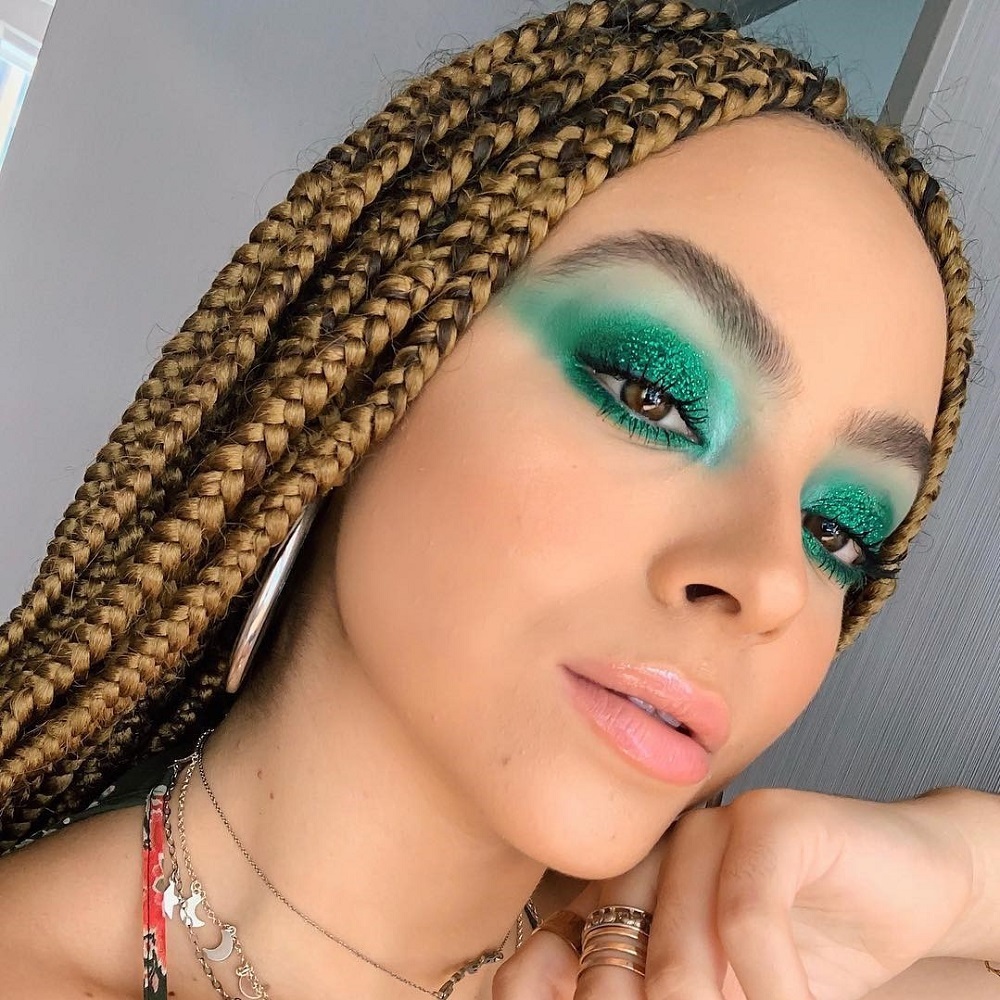 Raczum's tweet photo. Tem gente ainda sem maquiagem ok para brotar nos bloquinhos? Então segura esse combo de inspirações de make de carnaval para você resolver logo essa pendência e curtir a folia bem plena.💃✨
  
Confira mais dicas na plataforma https://t.co/G92Q8zeiSw https://t.co/8zRcUkWrVz