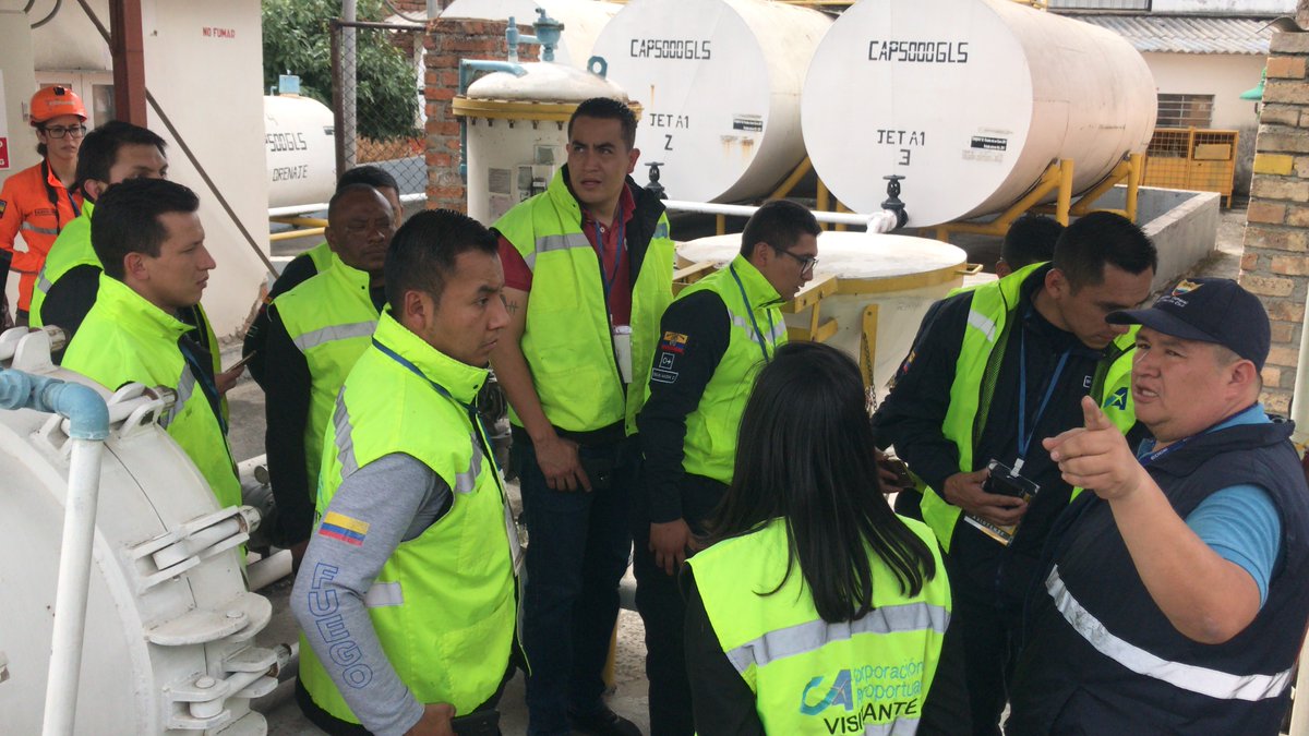 Visitaron el aeropuerto "Mariscal La Mar" los participantes del "Curso Inspector de Incendios" con el objetivo de conocer los procedimientos que se aplican por parte de los #BomberosAerenáuticos  #Corpac @CONASE_EC <a href="/Bomberos_Cuenca/">Bomberos Cuenca</a>