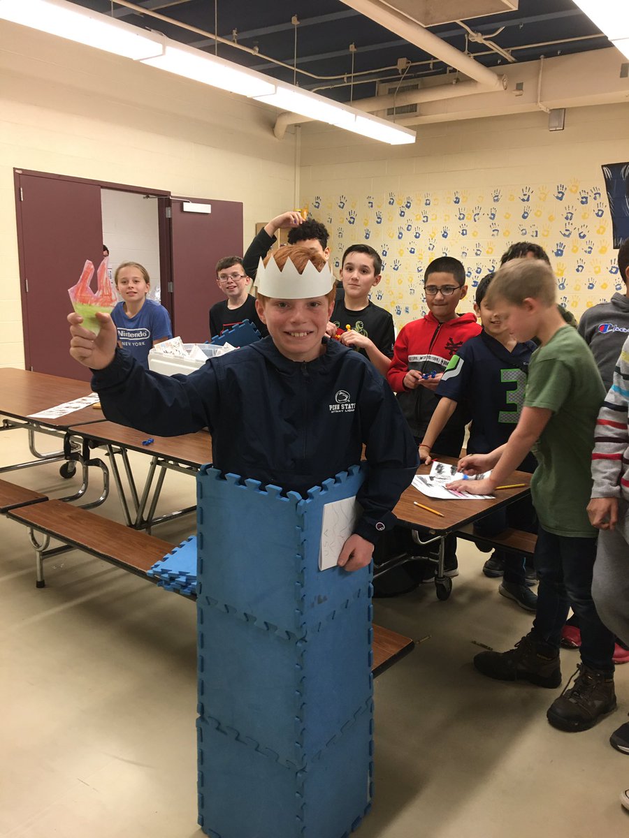 ddkearney's tweet photo. IDesign Challenge: In 20 minutes, create something that reminds you of the United States. #creativityandcriticalthinking #empoweringstudents @dasd_le @ddkearney @DASD_Schools https://t.co/27gsqQ4vXu