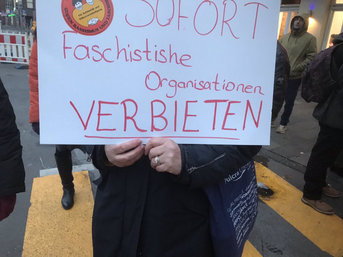 LoveGuerillos's tweet photo. 🖤❤️#Hanau #Köln #k2002
#GegenRechtenTerror #AufstandDerAnständigen
#WehrhafteDemokraten
#Antifaschismus #NSU #Halle https://t.co/HptMBaq8ZM