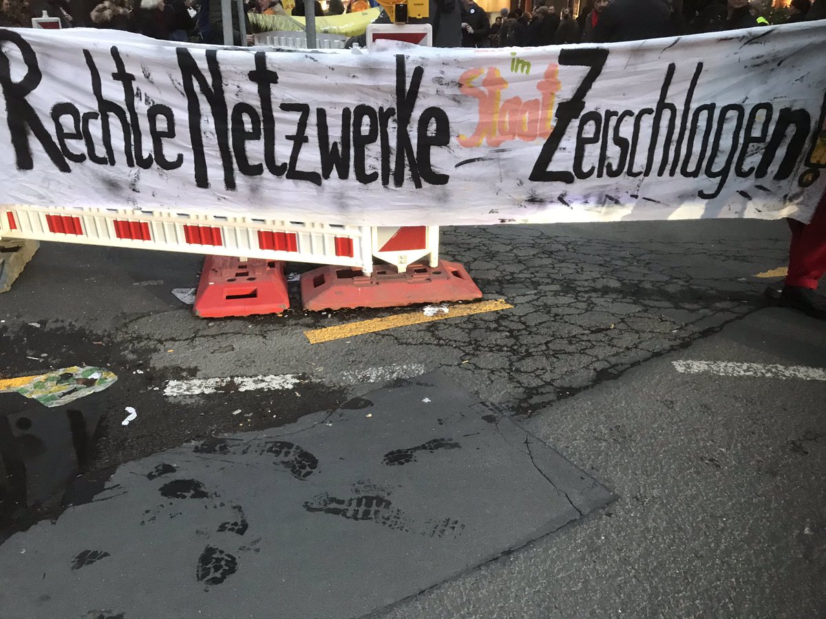 LoveGuerillos's tweet photo. 🖤❤️#Hanau #Köln #k2002
#GegenRechtenTerror #AufstandDerAnständigen
#WehrhafteDemokraten
#Antifaschismus #NSU #Halle https://t.co/HptMBaq8ZM