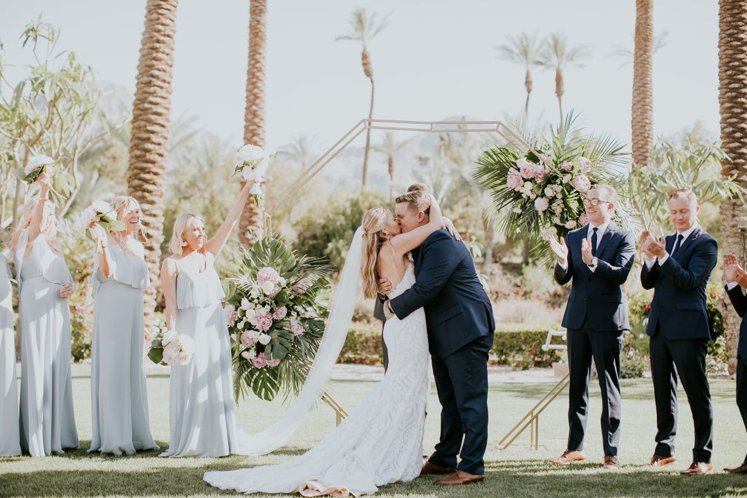 ArtisanEvent's tweet photo. Seal it with a kiss💋👰🤵! https://t.co/pPYnIwdDvr  
@renaissanceesmeralda @aubreelynnphoto #ArtisanInspiration #justmarried #tiedtheknott #mr.&amp;mrs. https://t.co/iuL6V6RANm