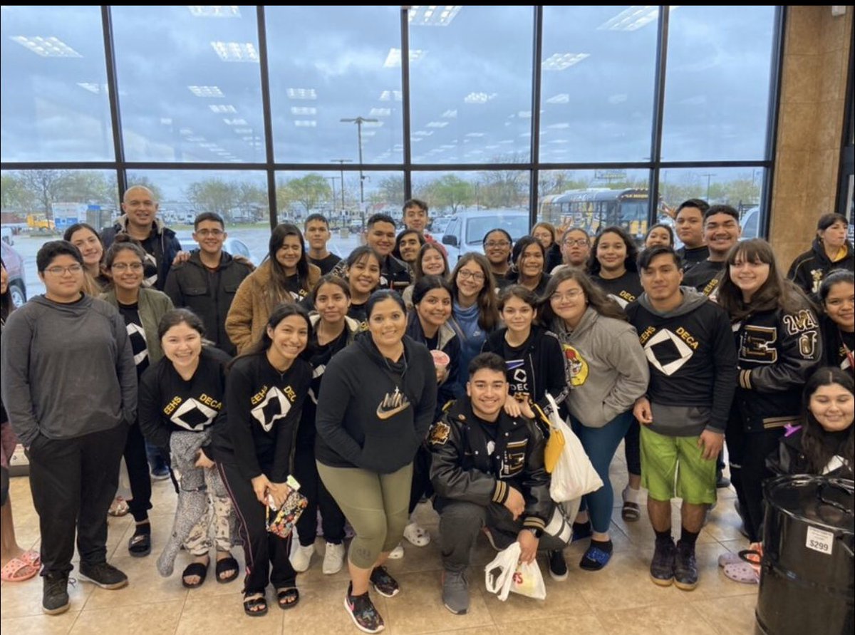 EEHSDECA's tweet photo. Edcouch- Elsa high school is on the way to Fort Worth! 🔷 https://t.co/dkhNVmVgEb
