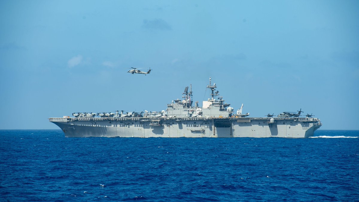 USN_Submariner's tweet photo. 🇺🇸 𝗔𝗠𝗘𝗥𝗜𝗖𝗔 𝗧𝗛𝗘 𝗕𝗘𝗔𝗨𝗧𝗜𝗙𝗨𝗟 🇺🇸

Flagship for Expeditionary Strike Group 7 &amp; the amphibious fleet in the U.S. #7thFLT region - forward-deployed USS America (LHA-6) operating with #CSG9 in the Pacific

#USNavy #PHIBRON11 #Marines #31MEU ⚓️🇺🇸 https://t.co/rtKpY2L3ez