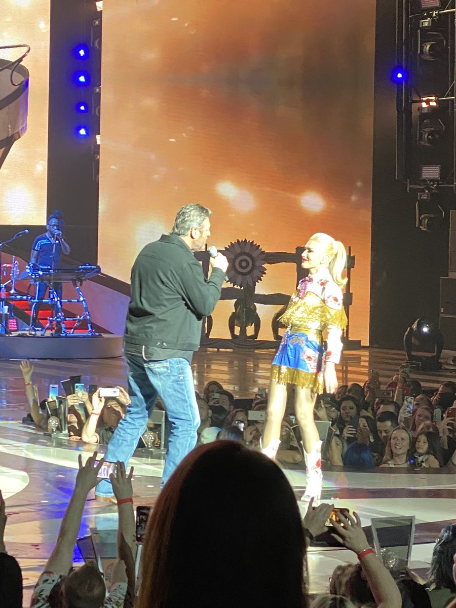 barbarasmizell's tweet photo. What a great concert @gwenstefani and a surprise appearance from @blakeshelton singing their song Nobody But You!❤️ https://t.co/vgVMBVYsyX