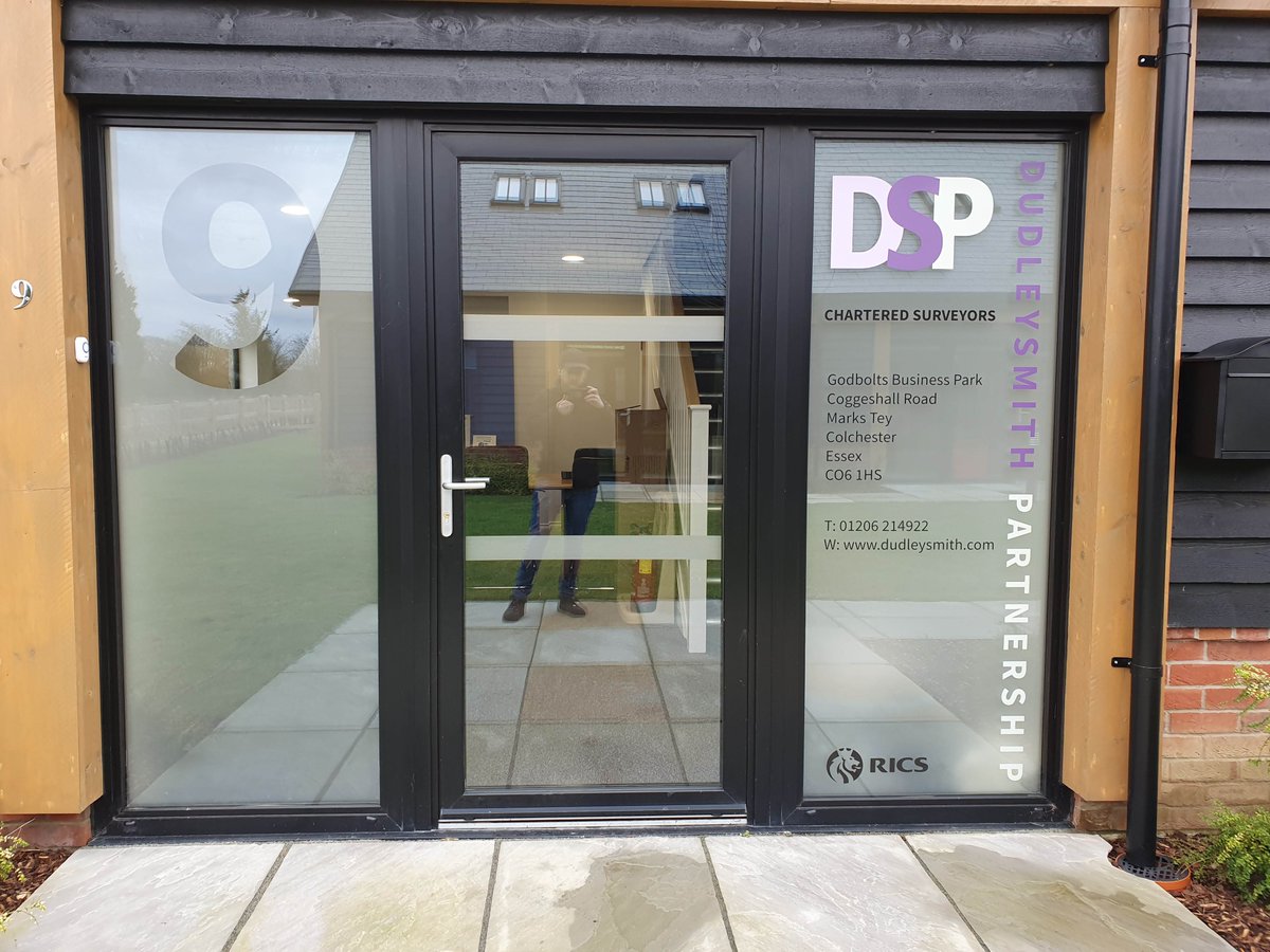 SXColChelms's tweet photo. Yet another windy and wet day playing havoc with our signage fitting schedule! The graphics on these windows nearly flew off this morning but we managed to get there in the end! 😇

#windowfrosting #windowgraphics https://t.co/mUjuLtzm8y