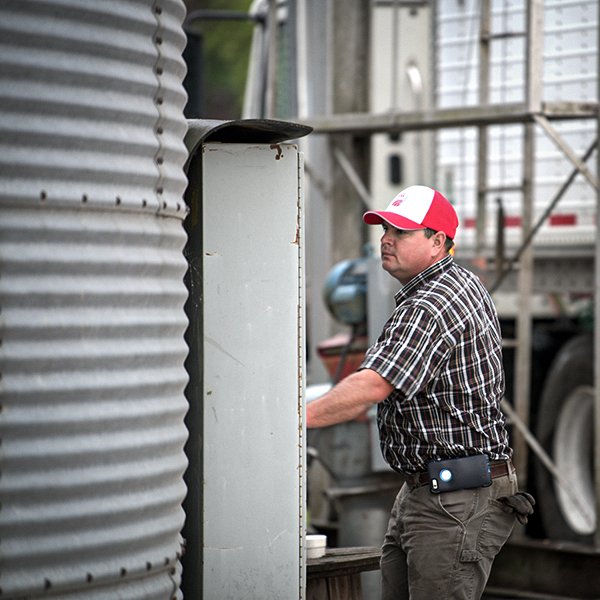LGSeeds's tweet photo. Grain that was harvested wetter than usual (we're looking at you - 2019) can cause plugged bins. Use these tips to put safety first if you're dealing with bins that won't unload: https://t.co/ZmxgbvwbWY
#SeriousSafety #GrainBinSafetyWeek #WeMeanBusiness https://t.co/PyDHj7L8NZ