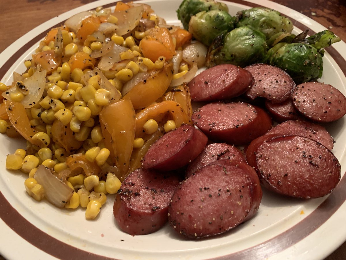 stanton_kitchen's tweet photo. #stantonskitchen #prepatl #food #foodservice #chef #culinary #delivery #catering #atlanta #atl #homemade #delicious #foodie #foodporn #foodtruck #foodtrailer #bbq #sausage #smokedsausage #veggies #brusselssprouts #corn #tbt #thursday #good #sogood #smallbusiness #familybusiness https://t.co/2Jsu66QYWS