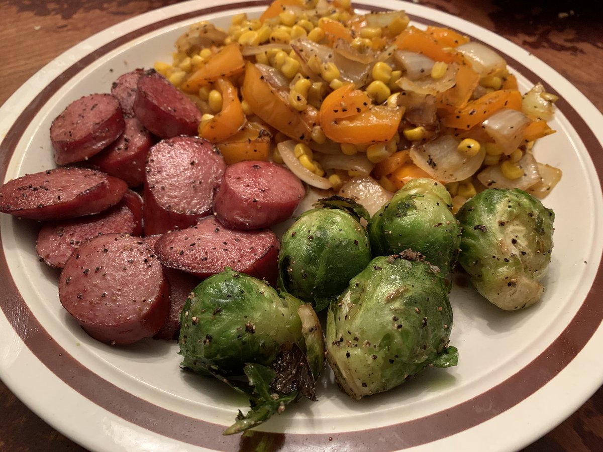 stanton_kitchen's tweet photo. #stantonskitchen #prepatl #food #foodservice #chef #culinary #delivery #catering #atlanta #atl #homemade #delicious #foodie #foodporn #foodtruck #foodtrailer #bbq #sausage #smokedsausage #veggies #brusselssprouts #corn #tbt #thursday #good #sogood #smallbusiness #familybusiness https://t.co/2Jsu66QYWS