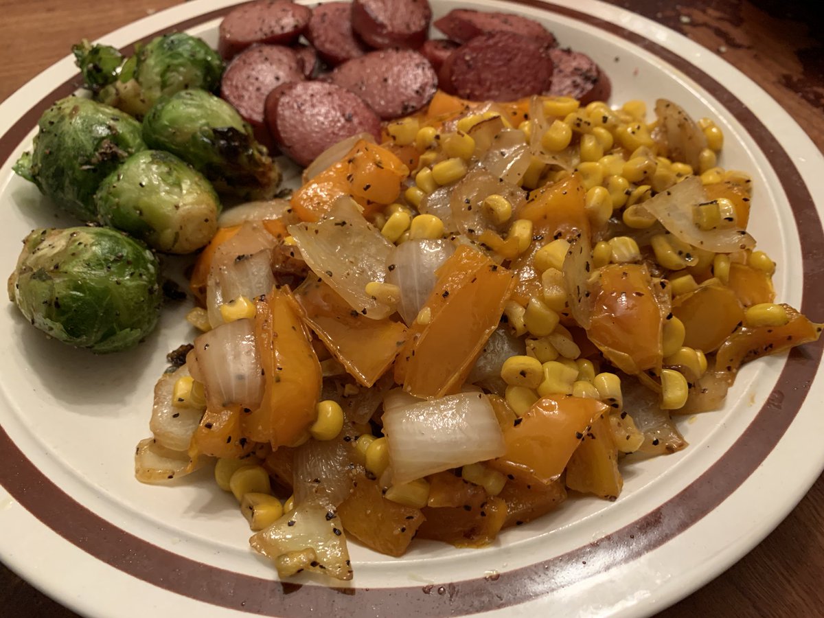 stanton_kitchen's tweet photo. #stantonskitchen #prepatl #food #foodservice #chef #culinary #delivery #catering #atlanta #atl #homemade #delicious #foodie #foodporn #foodtruck #foodtrailer #bbq #sausage #smokedsausage #veggies #brusselssprouts #corn #tbt #thursday #good #sogood #smallbusiness #familybusiness https://t.co/2Jsu66QYWS