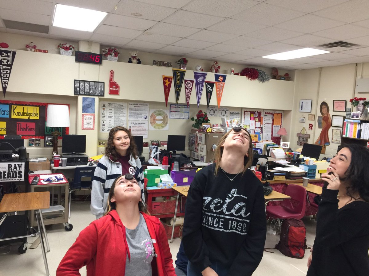 WBRayAvidClub1's tweet photo. #LeadershipFun
AVID juniors play games led by their classmates on Leadership Day https://t.co/DoX8vxsfBC