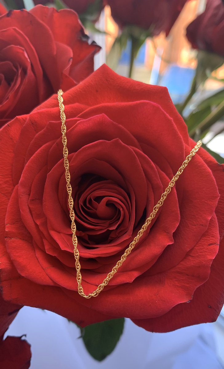 Gold chains and red roses #ThursdayThoughts #jewelry #jewellery #jewelryaddict #gold #goldchain #red #roses #flower #fashion #accessories #chain #menjewellery #womenjewellery