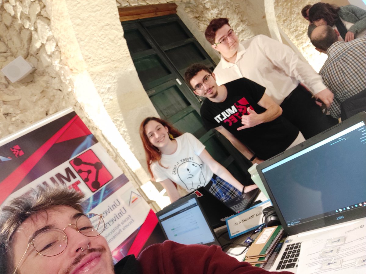 oujymaximus's tweet image. Preparándolo todo para empezar la #GoogleHashCode2020!!! @DavidMart_6 al igual haces una foto decente