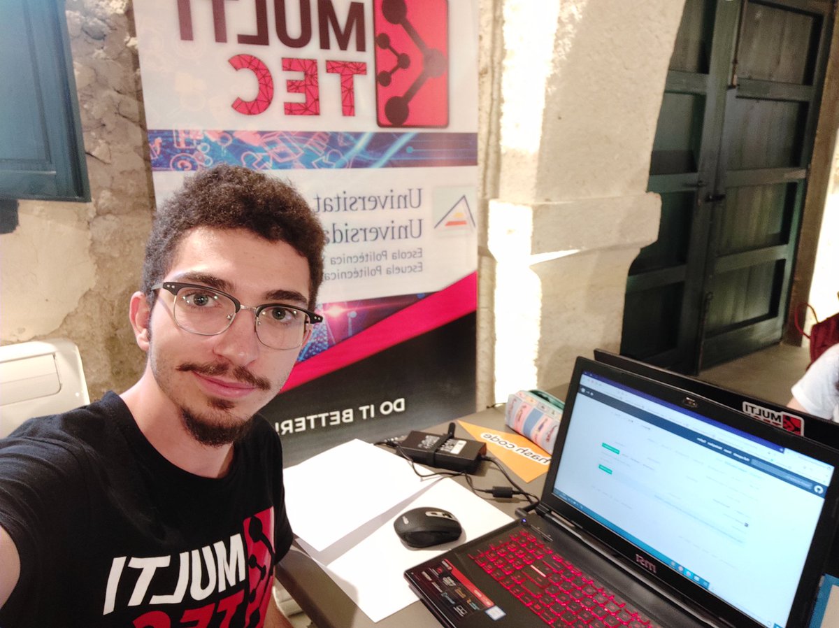 oujymaximus's tweet image. Preparándolo todo para empezar la #GoogleHashCode2020!!! @DavidMart_6 al igual haces una foto decente