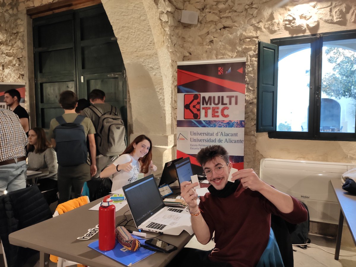 oujymaximus's tweet image. Preparándolo todo para empezar la #GoogleHashCode2020!!! @DavidMart_6 al igual haces una foto decente
