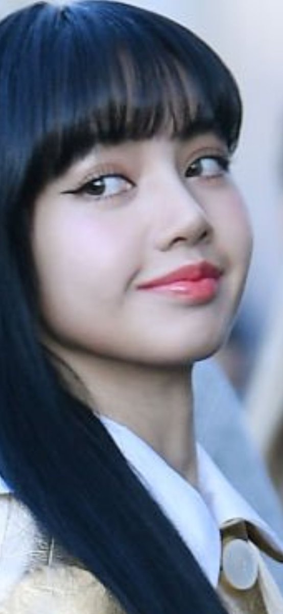 samosapyen's tweet photo. Dear all an Italian blinks. A softness eyes contact from Lalisa!. https://t.co/RhQlYmVbWV