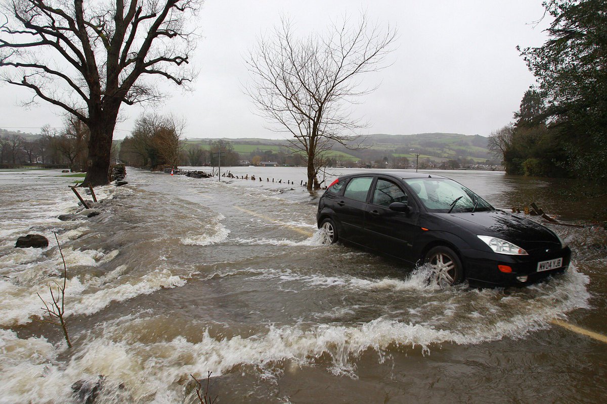 icphotography's tweet photo. Heavy rain tops up the floodplain around Llanrwst and Trefriw in the Conwy Valley with more rain forecast. Stay up to date with the latest on our blog: https://t.co/kUizNaOsT7 #weather #floods #llanrwst @StormHour https://t.co/ZQYz4IWRSO