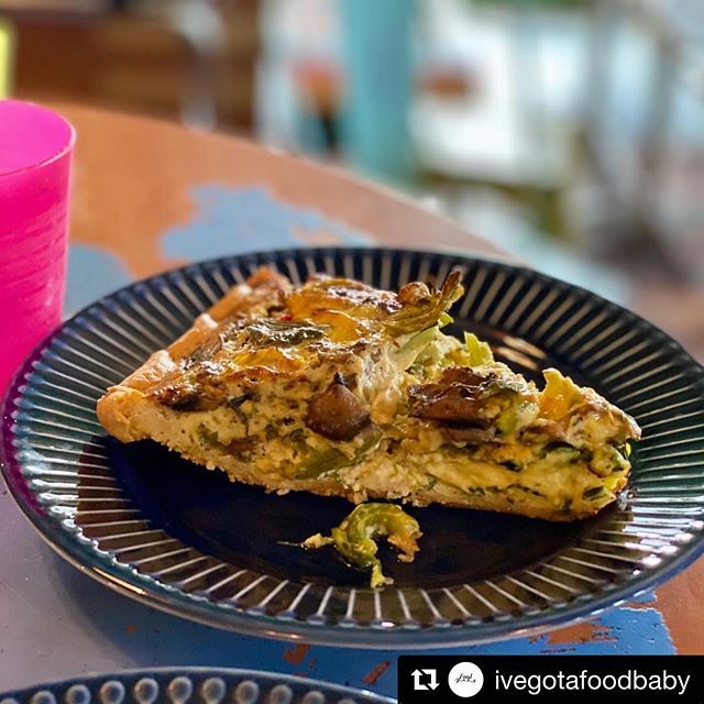 Not feeling like sweets? We make savoury quiches daily, stuffed with cheese and seasonal vegetables! Thanks for the great shot, <a href="/ivegotafoodbaby/">ivegotafoodbaby</a>!
. . .
#Repost <a href="/ivegotafoodbaby/">ivegotafoodbaby</a> with <a href="/get_repost/">Repost</a>
・・・
Are you a quiche or pie fan?
•
•
🍴Spinach and Cheese Quiche
📍Wanda’s Pies…