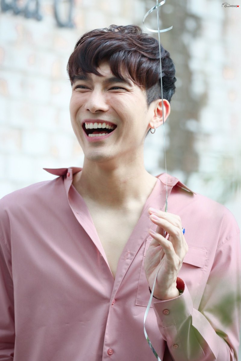 urfavgaylord's tweet photo. mew and his bright smile

— a thread to celebrate #HappyMewSuppasitDay 

all cr to the respectful owners❤ https://t.co/jb0SWirsHu