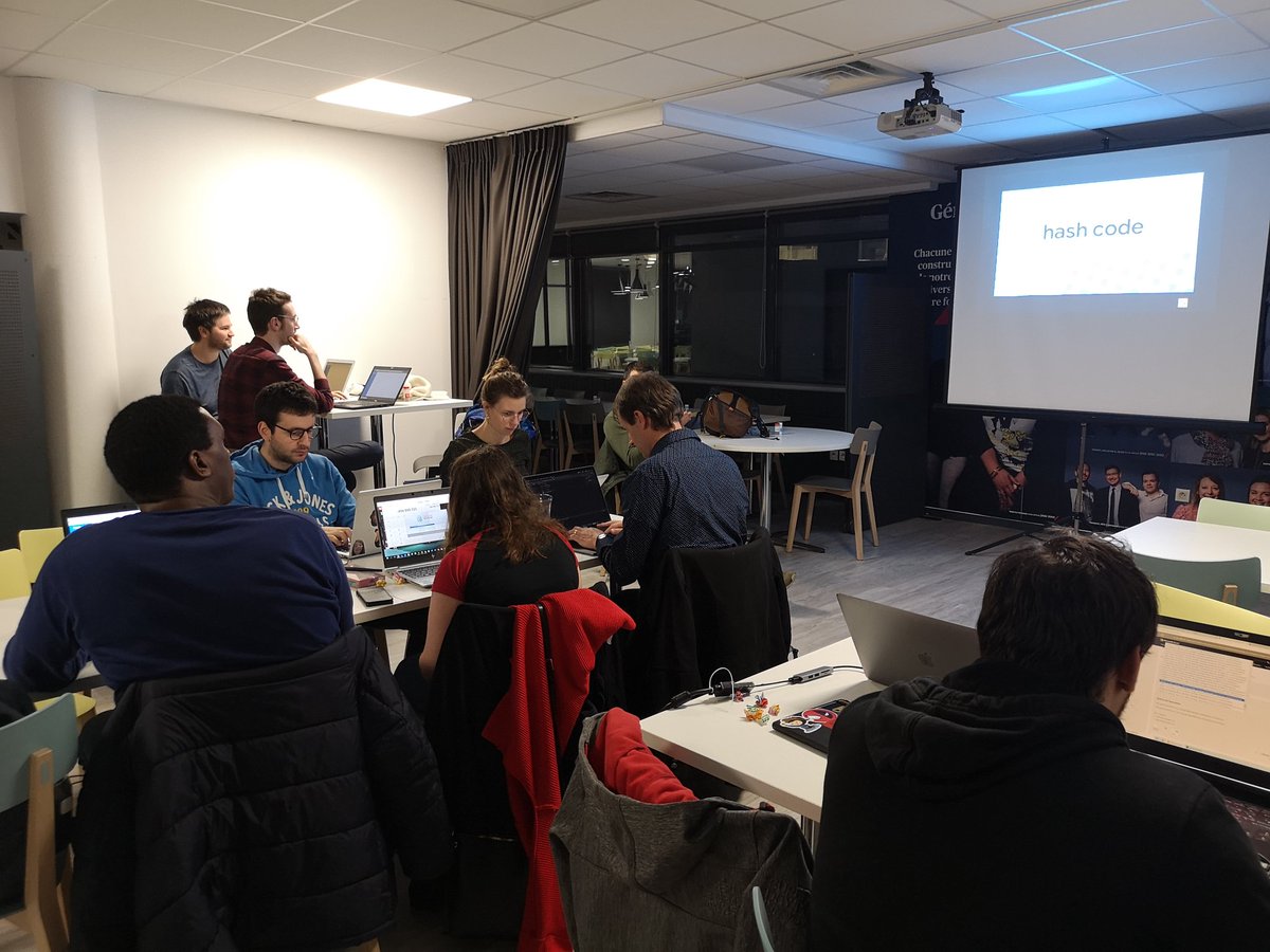 Ce soir c'est #HashCode au WebCenter <a href="/AXAJobs_fr/">AXA Jobs France</a> de Wasquehal! #java, #python, #js, on est bien representé cette année ! #AXAGuilDev
