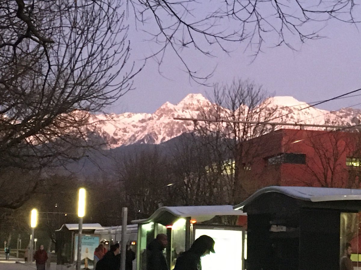 Presque 20 ans que je travaille ⁦<a href="/UGrenobleAlpes/">Université Grenoble Alpes</a>⁩ et je ne me lasse pas de ce spectacle et de cette lumière. #jaimemoncampus