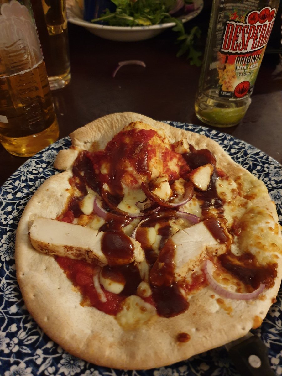 1biggestblue's tweet image. #jdwetherspoons barbecue chicken pizza made with love Haha