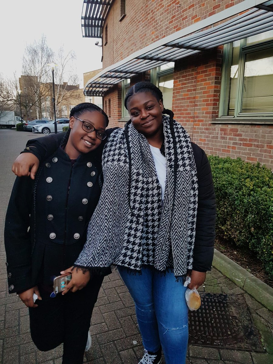 olushola_shola's tweet photo. My beauties,💚💙 https://t.co/wgR0FTLx3u