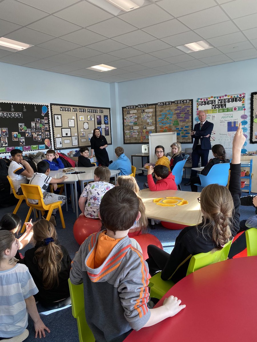 RosebankPS's tweet photo. @DigiLearnDundee came in today to bring us our 3D printer for the term. Looking forward to seeing what P6 will create #DundeeLearning #Dun3dee https://t.co/KPzQvr75QA