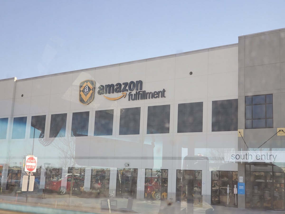 MatherIt's tweet photo. @Matherhs IT Academy students and teachers:  @teach_4u &amp; @sendikram took a tour of @amazon Fulfillment Center. Nice to see technology in action &amp; learn about potential careers! Thanks for the swag after the tour! @CPSuccessCHI https://t.co/pfU9tn2UNp