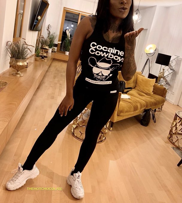 Visiting a girlfriend and what do you do right now?💋  #girls #evening #babes #kiss #livingroom https://t<a href="/tag/girls"class="tags"><span>#girls</span></a><a href="/tag/babes"class="tags"><span>#babes</span></a><a href="/tag/kiss"class="tags"><span>#kiss</span></a><a href="/tag/livingroom"class="tags"><span>#livingroom</span></a><a href="/tag/evening"class="tags"><span>#evening</span></a>