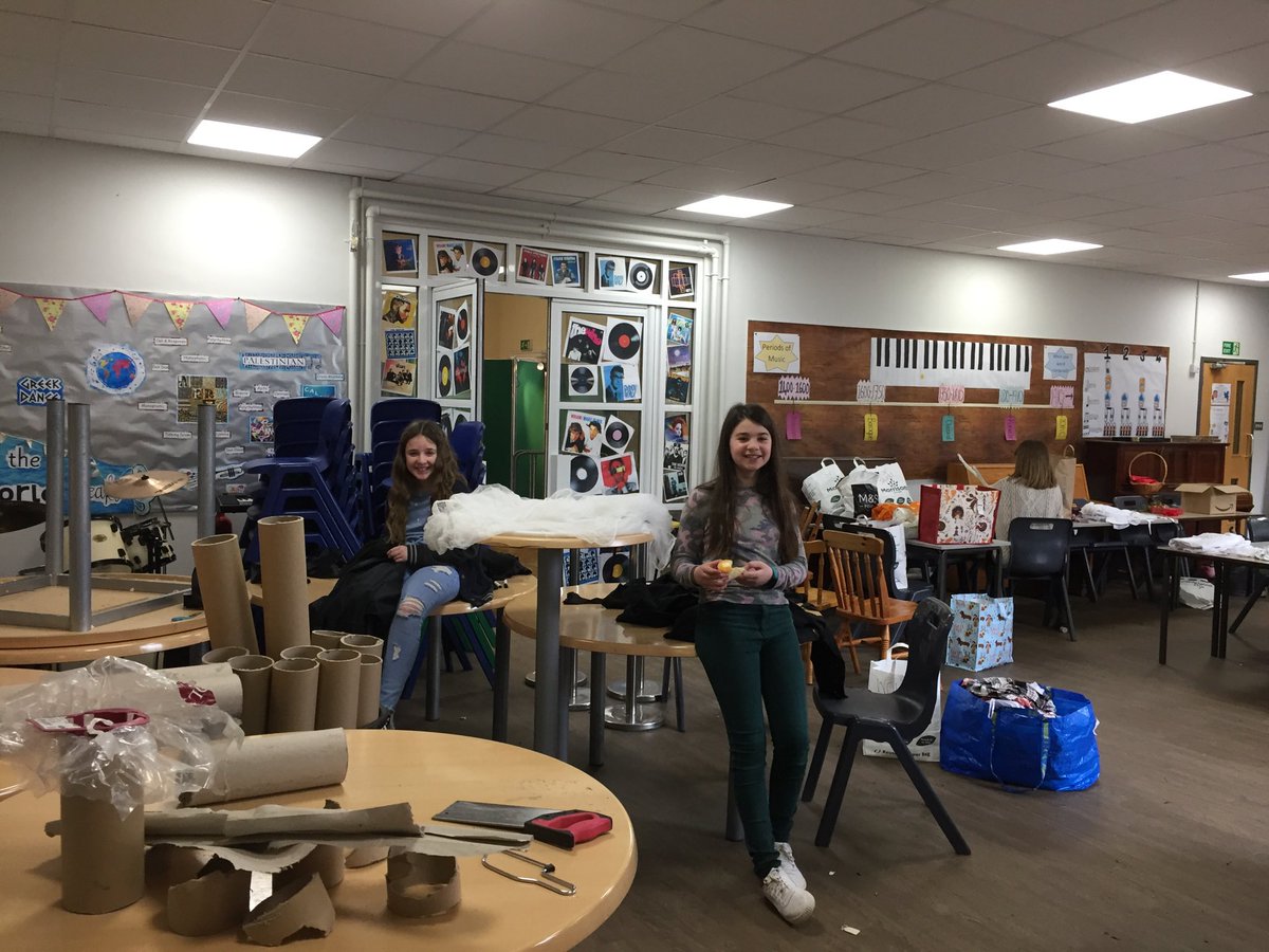 SwaveseyVC_PAD's tweet photo. Awesome #makeday β¦@Swaveseyvcβ© today for #BeautyAndTheBeast πΉ
HUGE thanks to students, parents and staff who helped - lovely way to spend a wet Thursday #lovetheatre https://t.co/0lWkvCLvQk