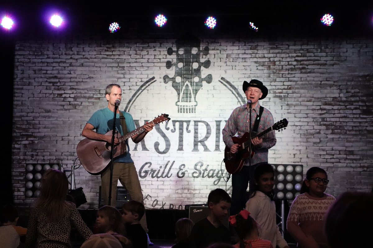 PatriotPlace's tweet photo. Jammin’ w/ @JeffJamSing at @sixstringfox this afternoon 🎤🎵🎶 https://t.co/T0LnpfSC4m