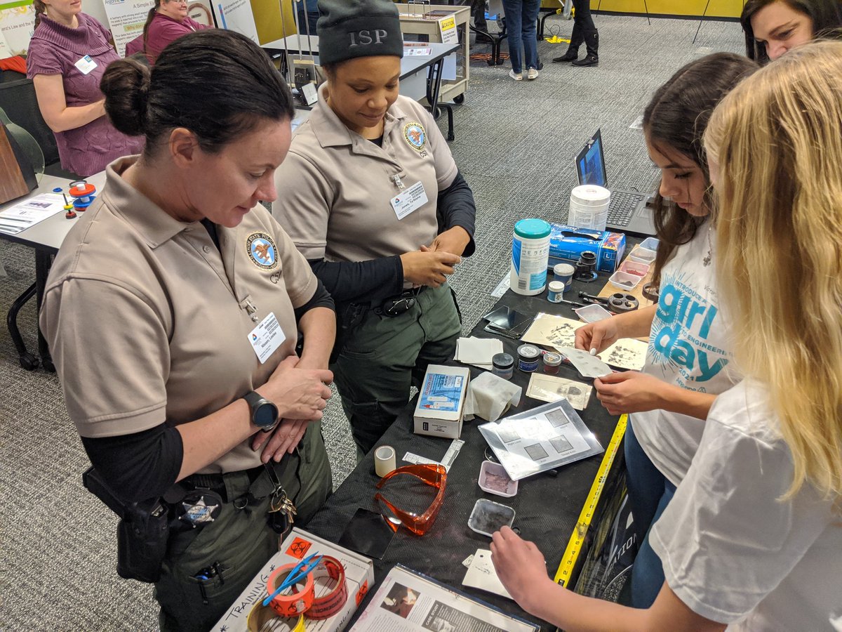 jtchil0's tweet photo. #IGED2020 learning about  forensics with the state police @argonne https://t.co/u5wOaQXr2q