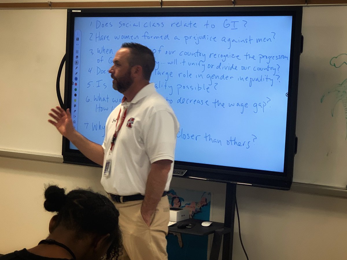 avwitherspoon's tweet photo. After groups submitted their best questions, Ss discussed top 7 questions created on Gender Equality & its impact on level of dev/culture. S just said their group is even divided in this discussion. ๐ณ๐#Insightful #AmazingConversations #MISDProud @MidloHeritage @MISDiCoaches https://t.co/QRGClwK85y