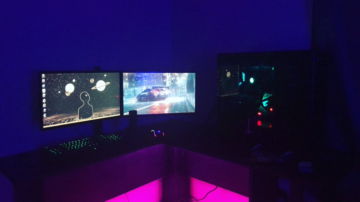 TreeStainTV's tweet photo. Forgot to post this when I got it together but here’s my new #setup! My new #pc is crazy compared to my last one! https://t.co/EptBgrXn7d