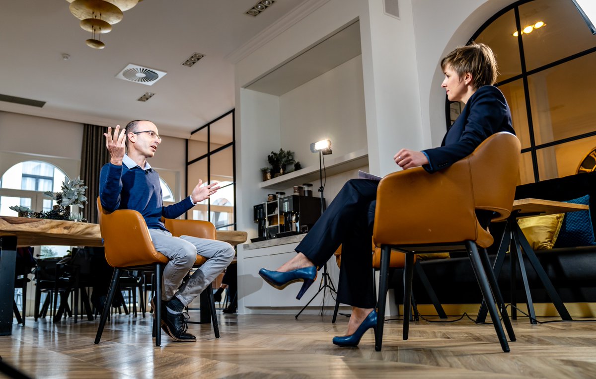 harari_yuval's tweet photo. Watch Yuval's interview with @anneliesbeck, where they discuss climate change, technology and the power of stories. Broadcast in Belgium last month on @vrtnws

https://t.co/nJdToAORdr

-YNH Team https://t.co/DeceftfXOq