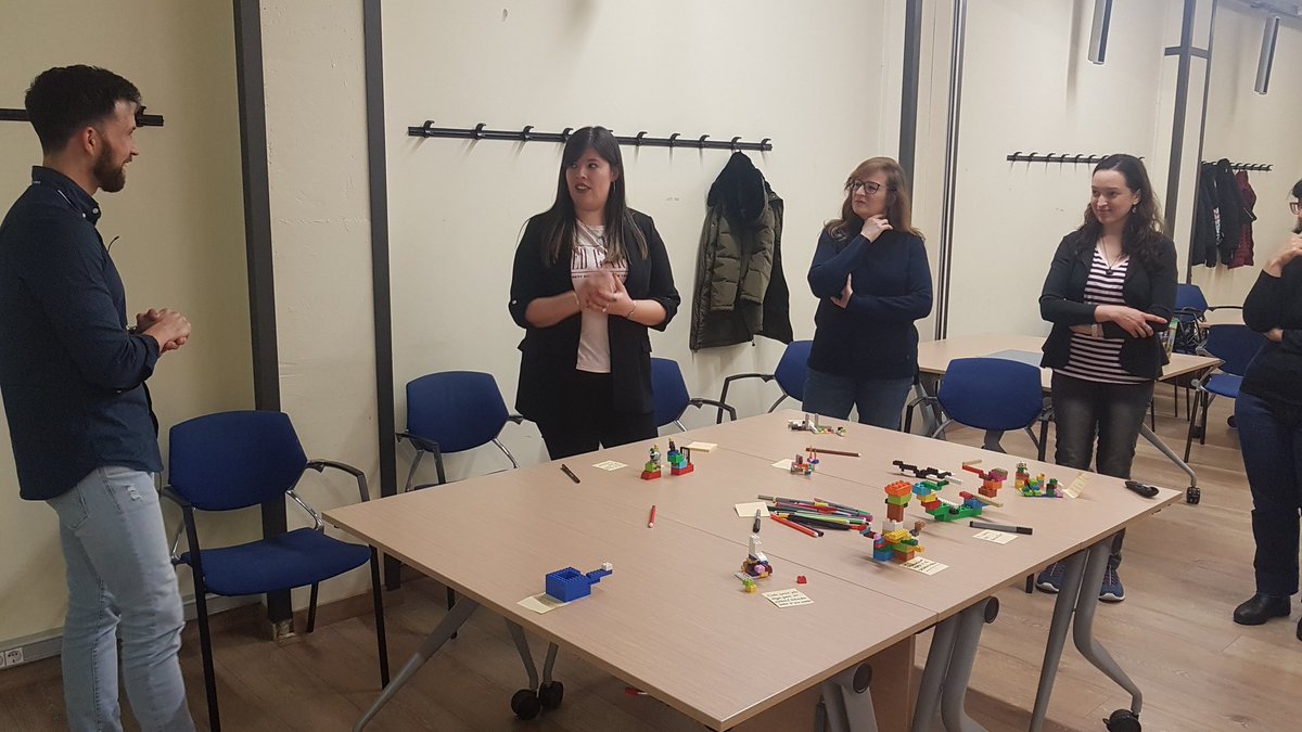 CrisMassague's tweet photo. Nuestros alumnos y Alumni ya han empezado a construir "el equipo pesadilla" con @josep_miracle #TalentHUB https://t.co/qSsMZJ40eH